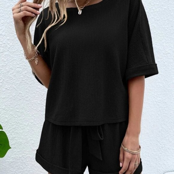 Casual comfy Batwing Sleeve Tee & Knot Front Shorts - Picture 5 of 9